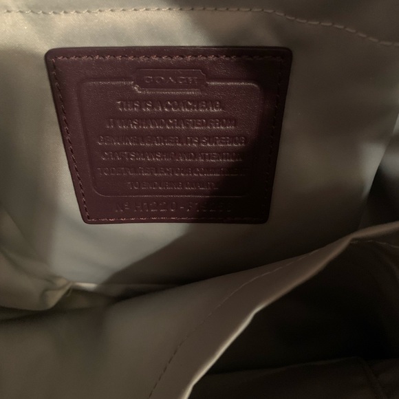 Coach signature Oversized Plum multi pockets tote adjustable shoulder st… - Picture 7 of 16